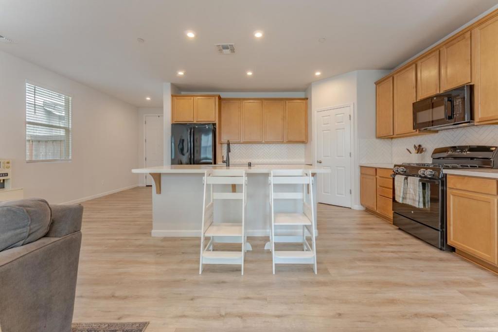 9584 Del Seis Drive Property Photo 10