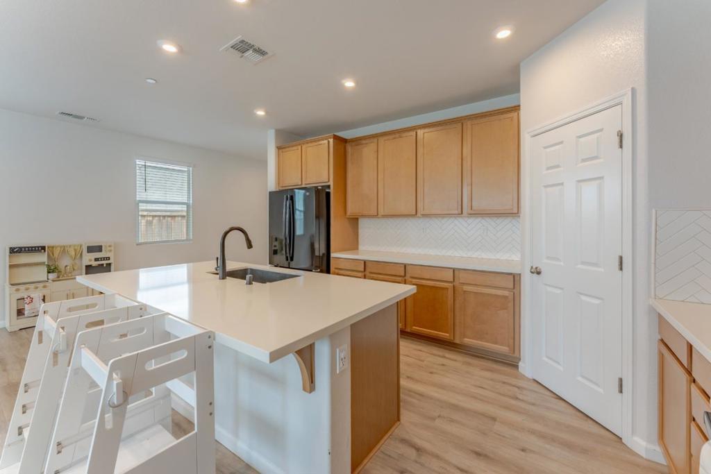 9584 Del Seis Drive Property Photo 11