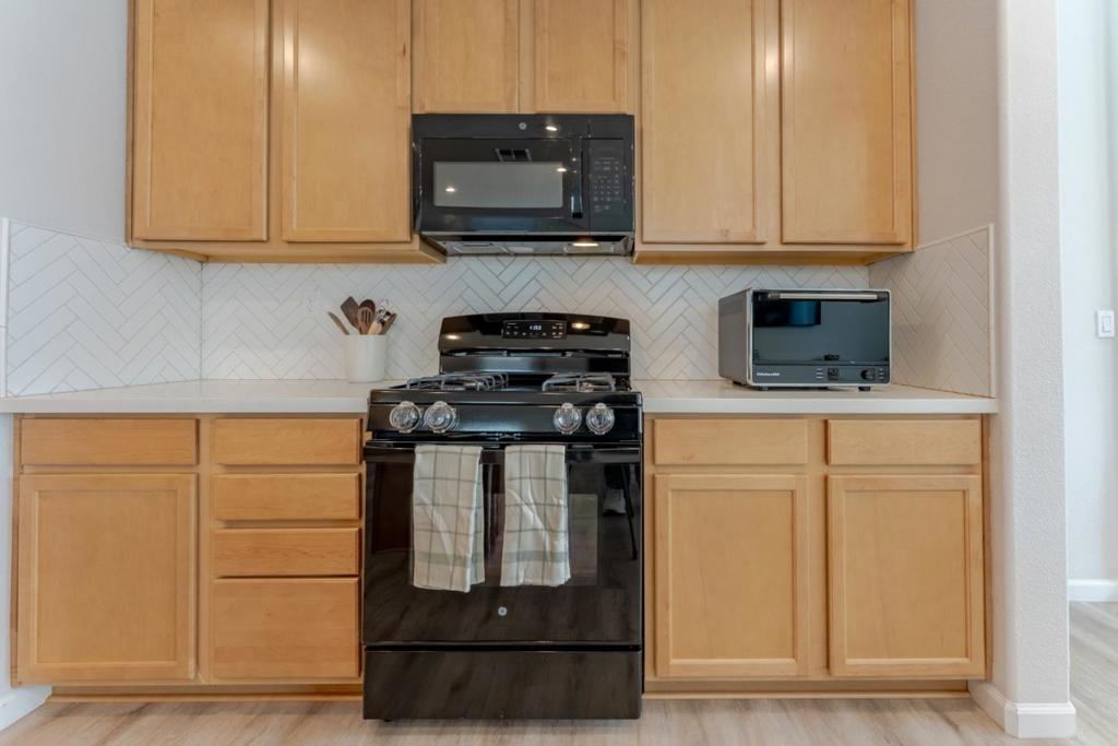 9584 Del Seis Drive Property Photo 12