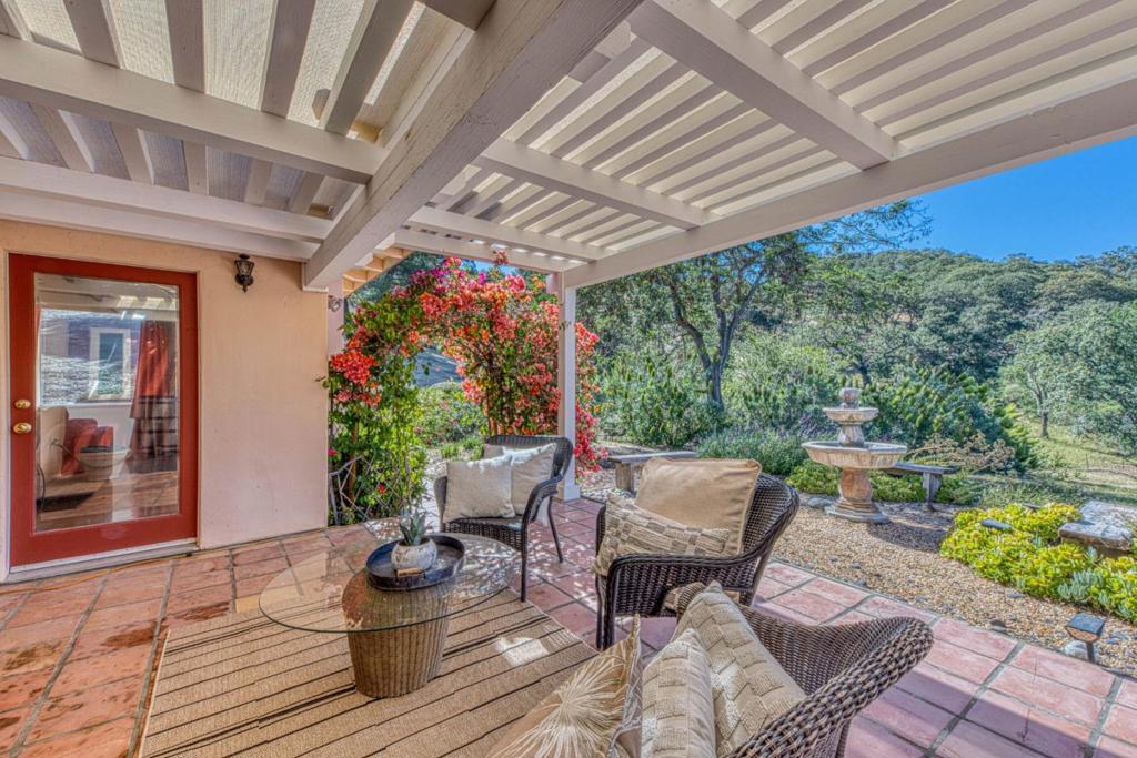 328 San Benancio Road Property Photo 2