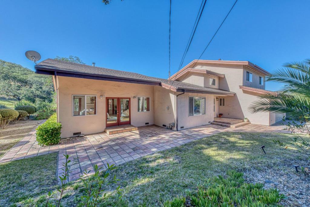 328 San Benancio Road Property Photo 4