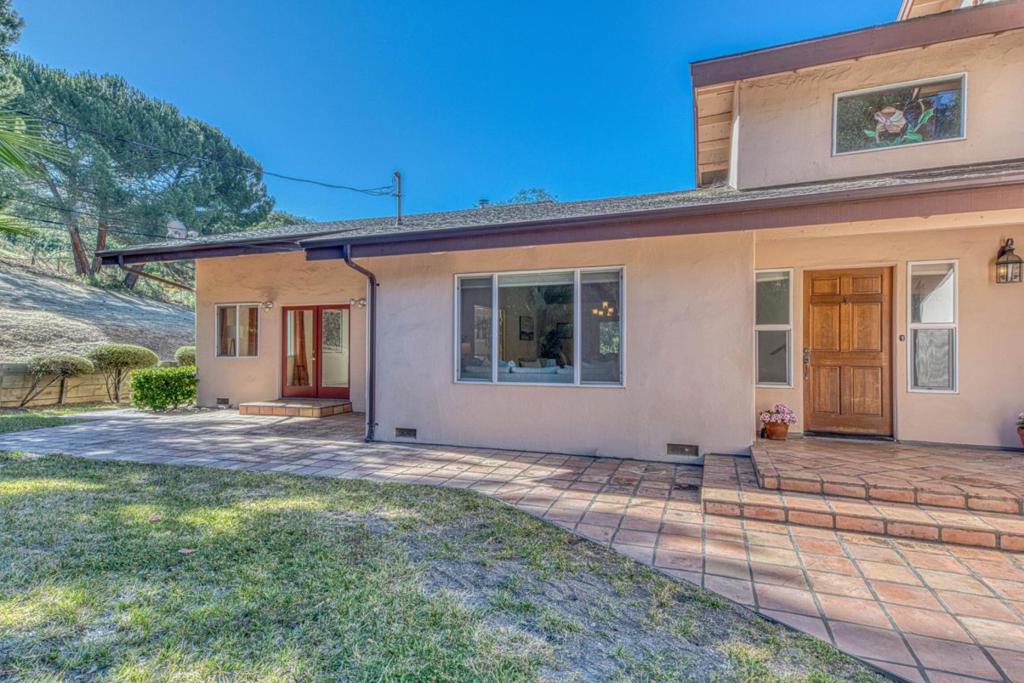 328 San Benancio Road Property Photo 5