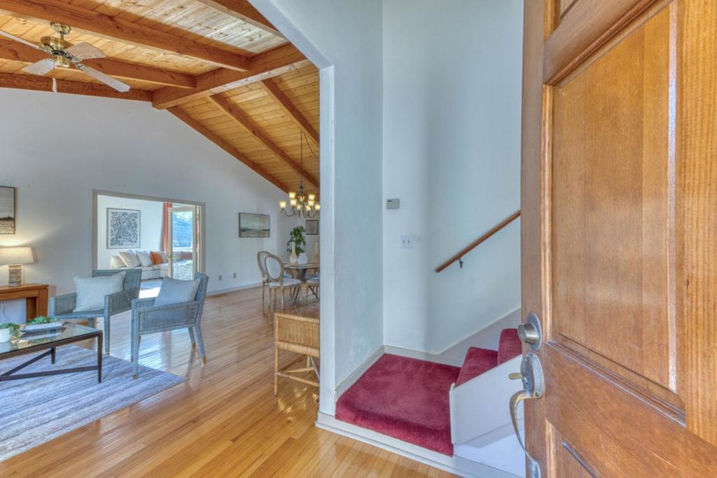 328 San Benancio Road Property Photo 6
