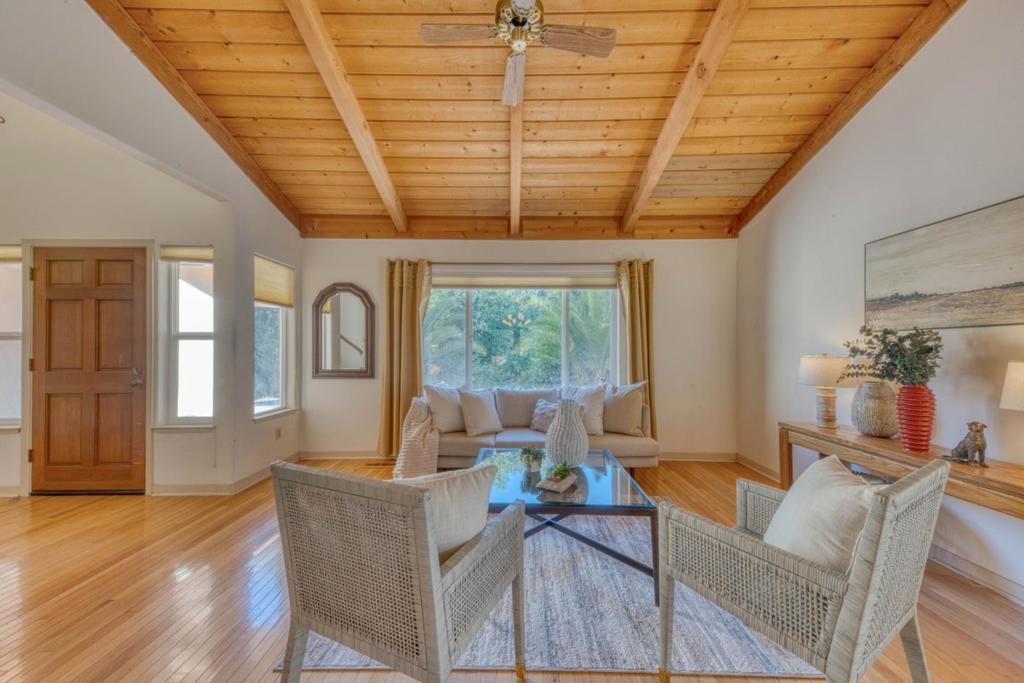328 San Benancio Road Property Photo 7