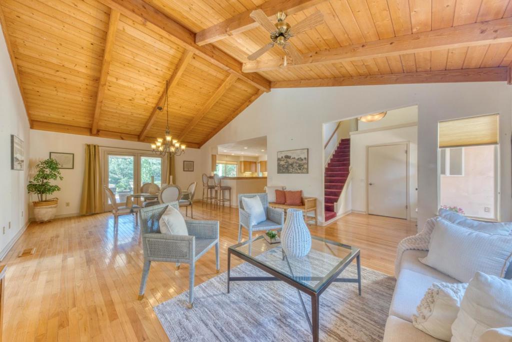 328 San Benancio Road Property Photo 8