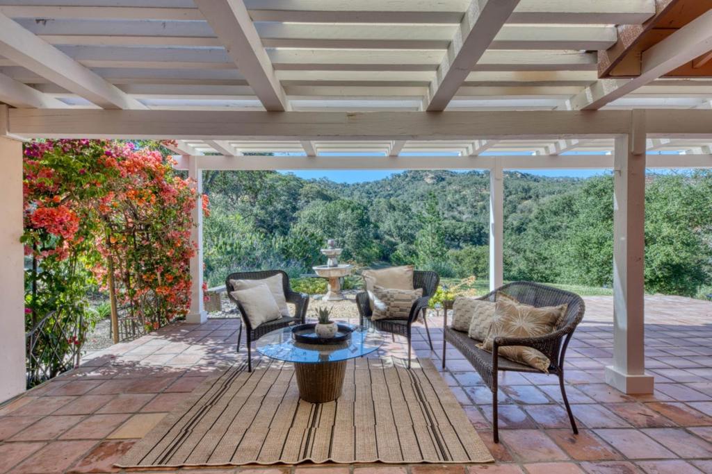 328 San Benancio Road Property Photo 10