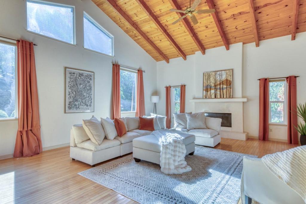 328 San Benancio Road Property Photo 12