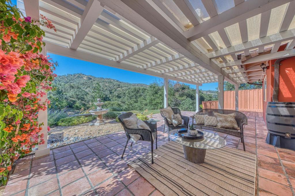 328 San Benancio Road Property Photo 14