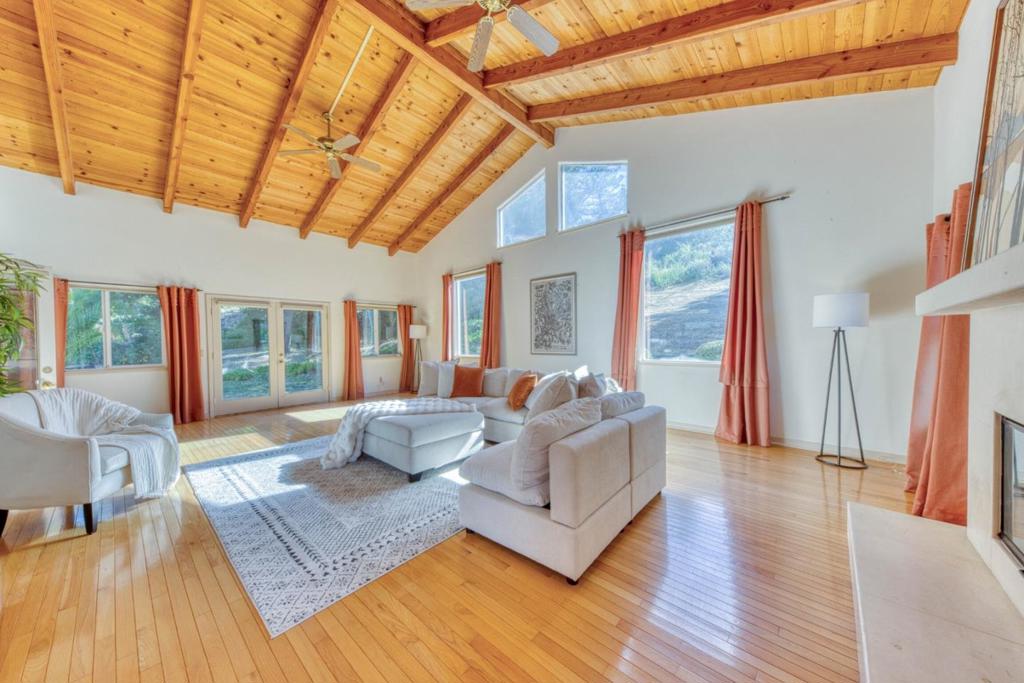 328 San Benancio Road Property Photo 15
