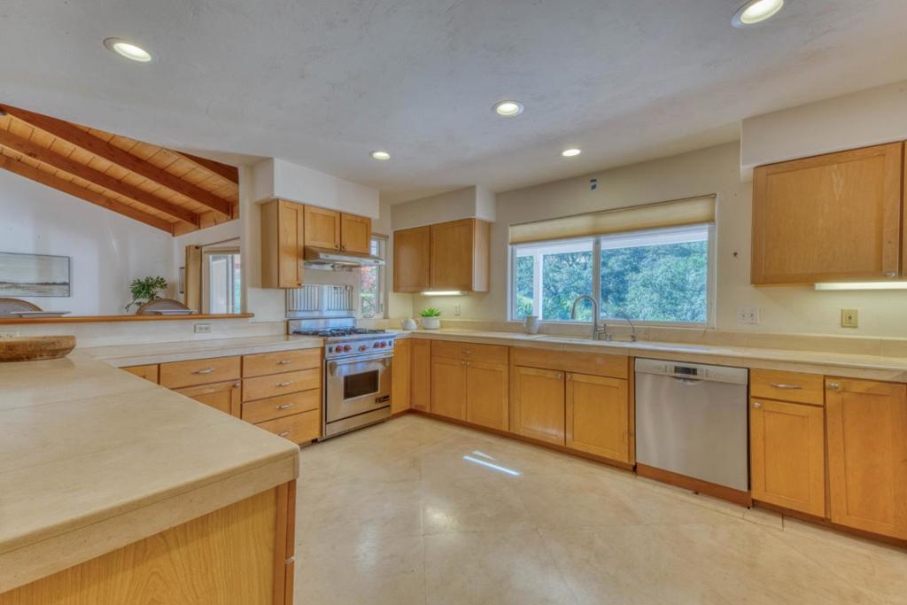 328 San Benancio Road Property Photo 17
