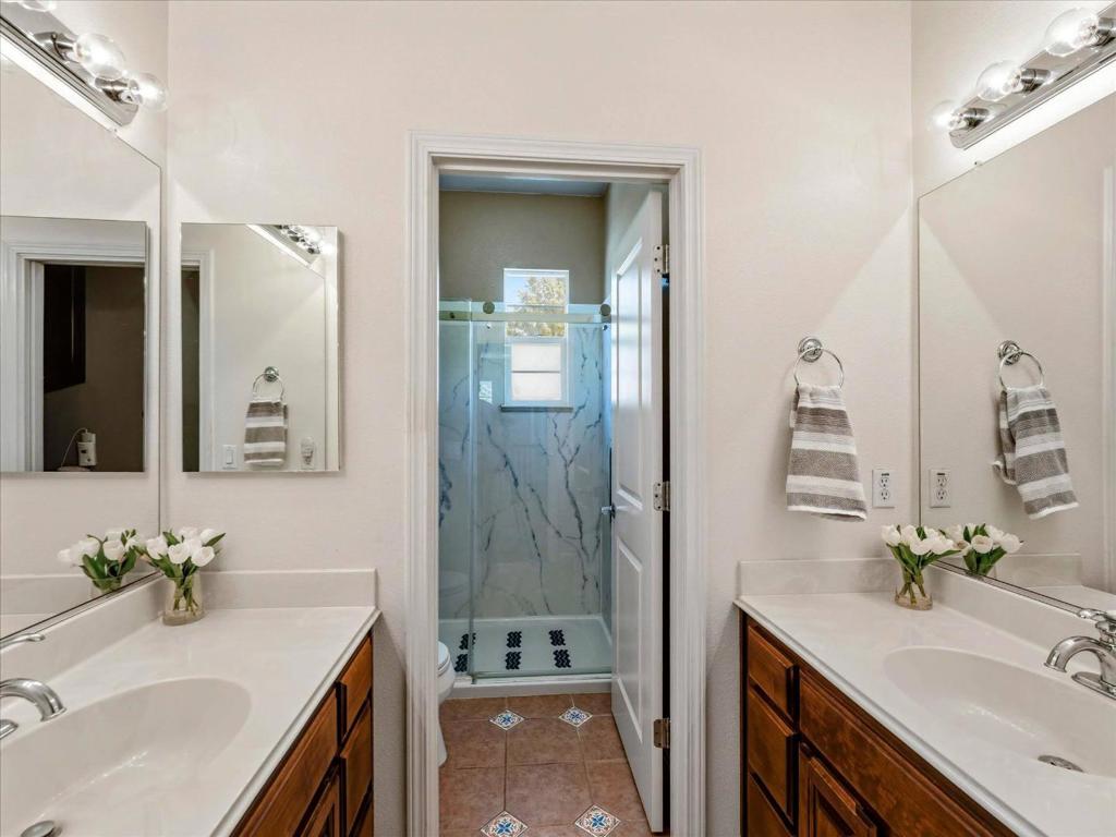 7545 Pinehurst Place Property Photo 25