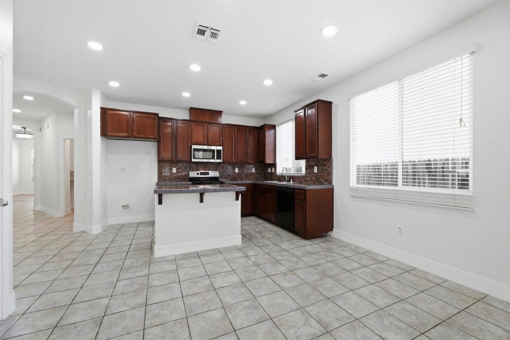 9400 Trolio Way Property Photo 10