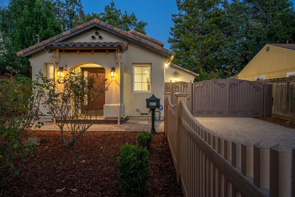 455 Margarita Avenue Property Photo 2