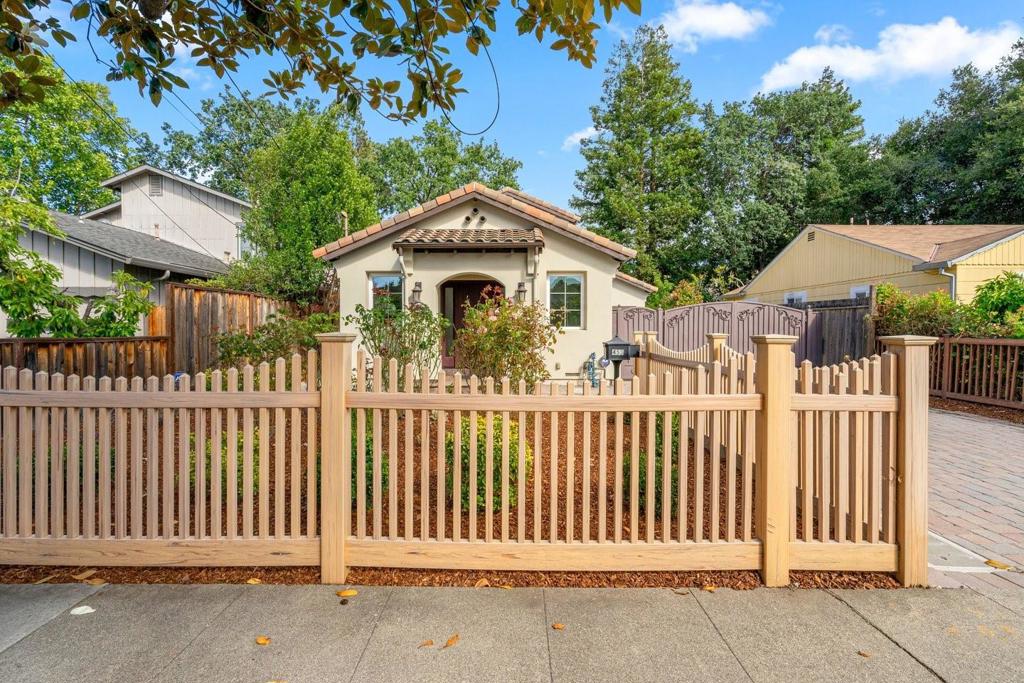 455 Margarita Avenue Property Photo 8