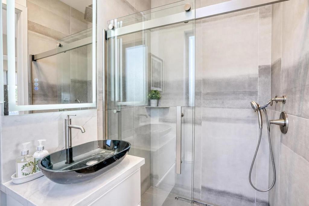 15218 Stratford Drive Property Photo 40