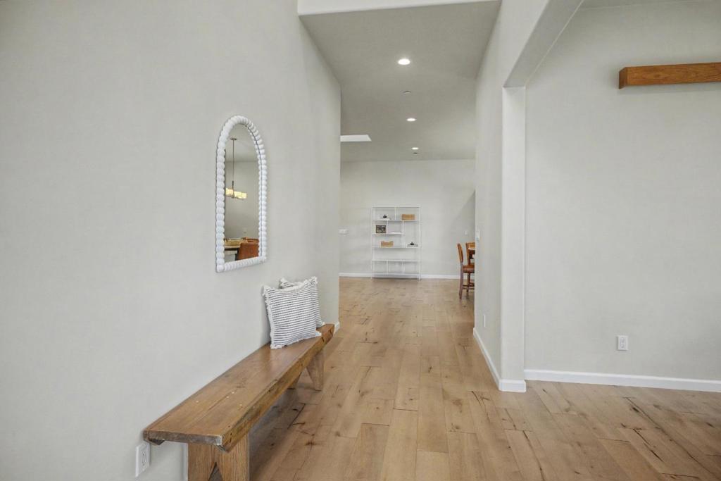 3057 California Avenue Property Photo 3