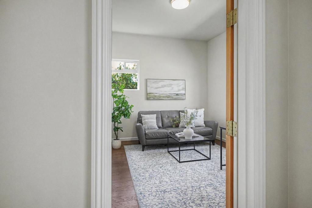 3057 California Avenue Property Photo 4