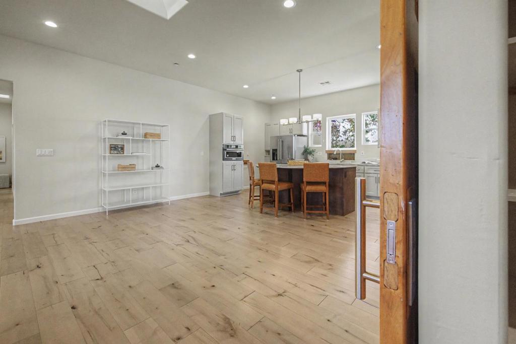 3057 California Avenue Property Photo 9