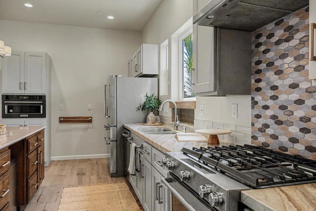 3057 California Avenue Property Photo 12