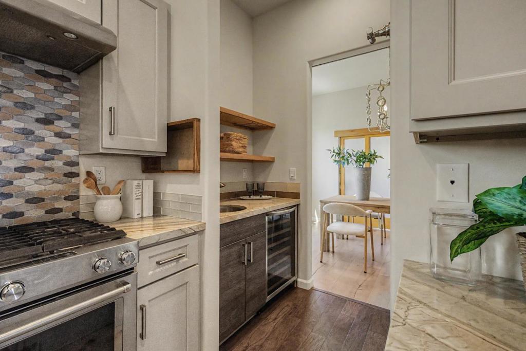 3057 California Avenue Property Photo 14