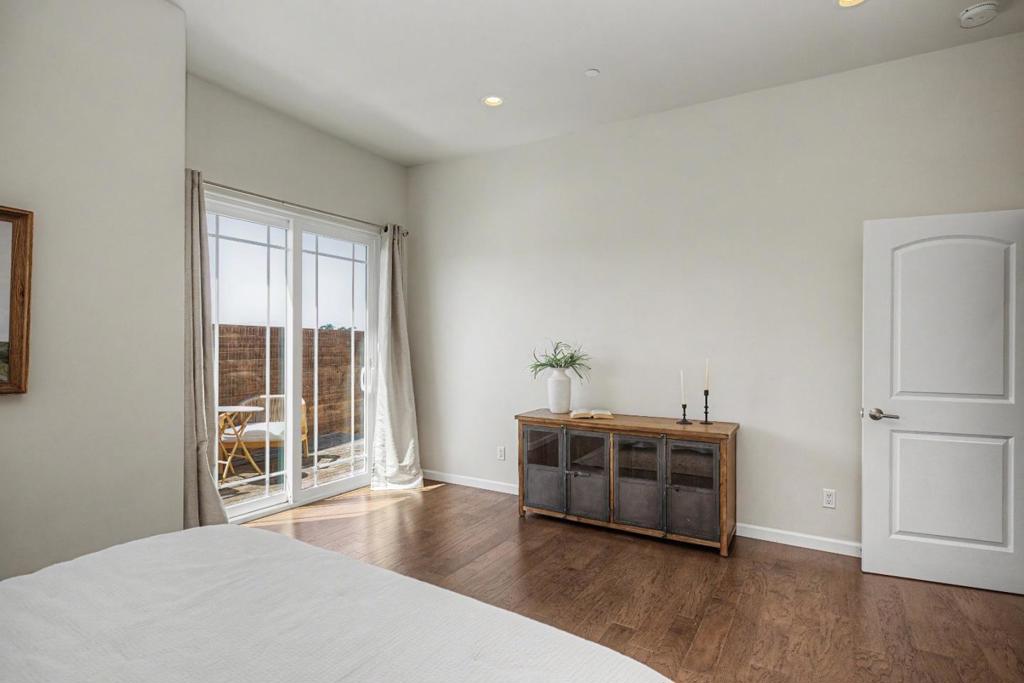 3057 California Avenue Property Photo 35