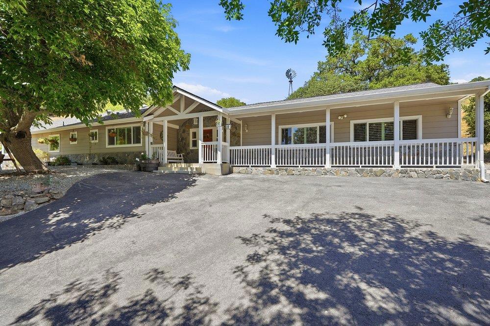 1755 Paradise View Property Photo 5