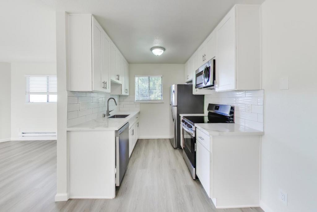 16424 Foothill Boulevard Property Photo 8