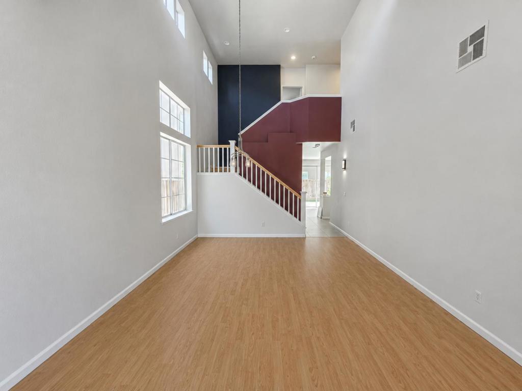 73 Images Circle Property Photo 2