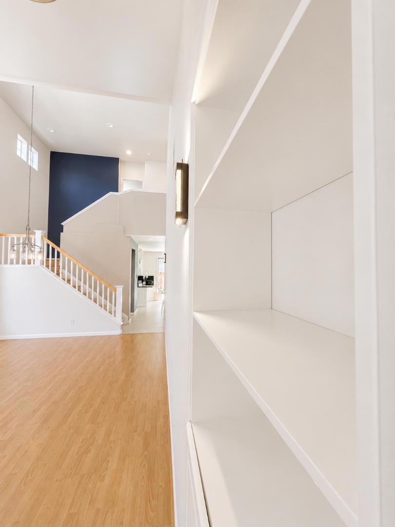 73 Images Circle Property Photo 6