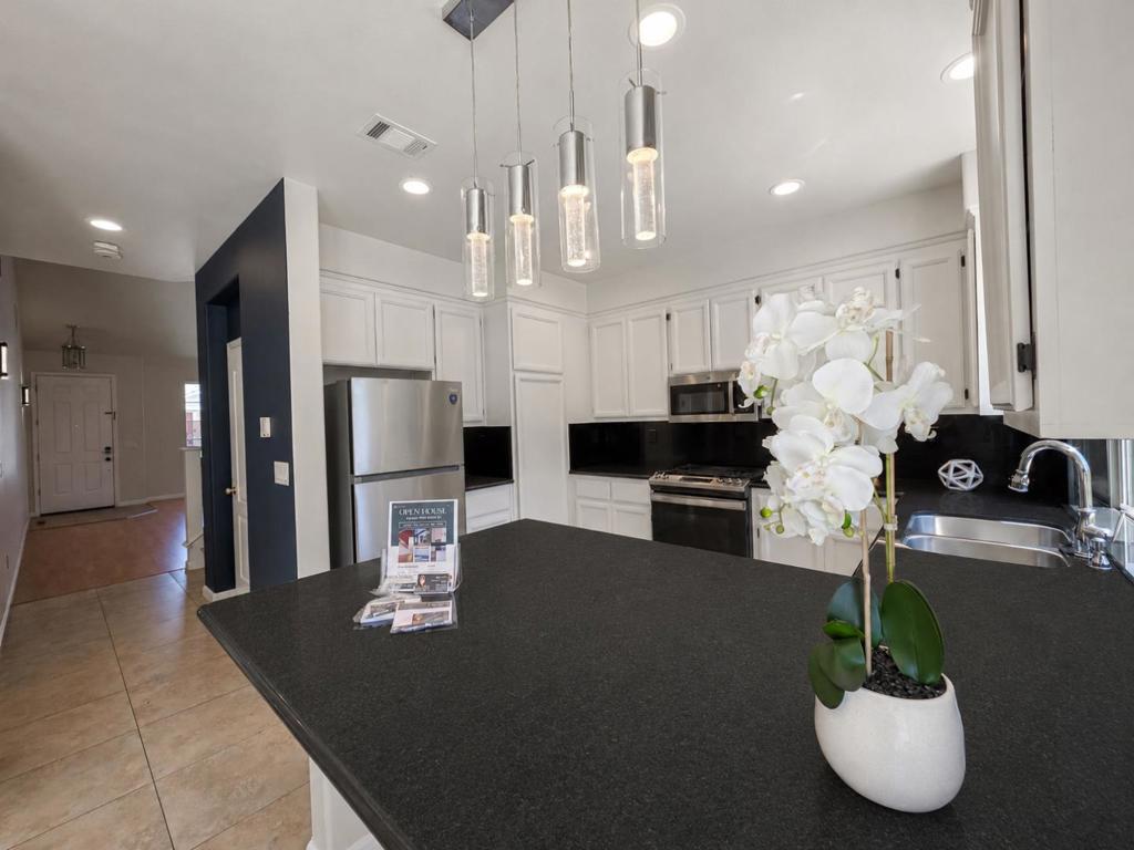 73 Images Circle Property Photo 18