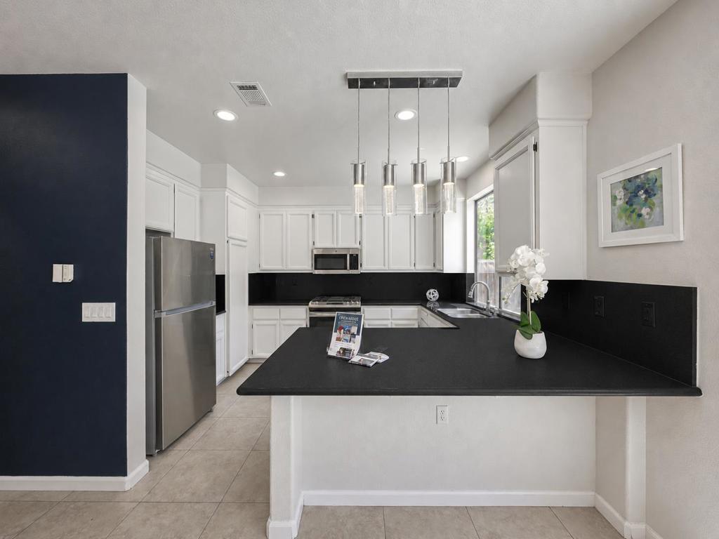 73 Images Circle Property Photo 20