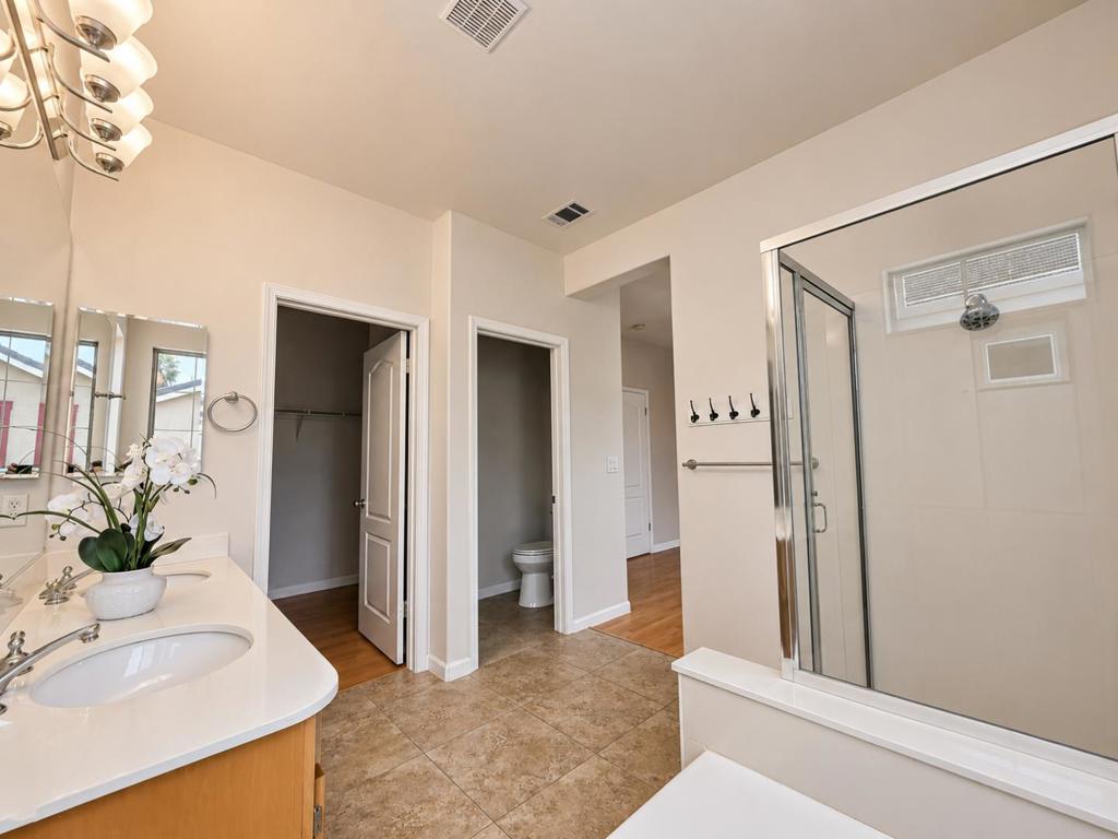 73 Images Circle Property Photo 54