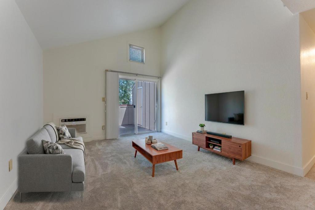 15 Monte Verano Court Property Photo 5