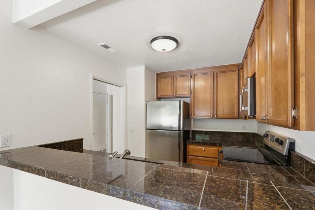 5689 Makati Circle H Property Photo 5