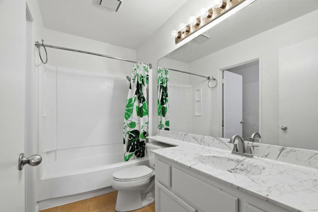 5689 Makati Circle H Property Photo 14