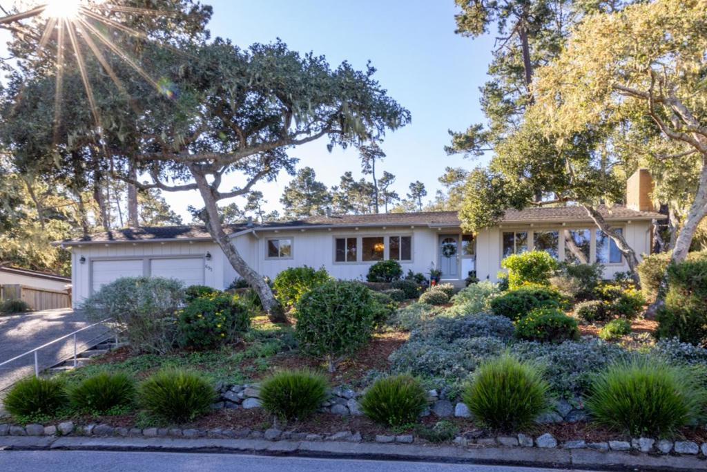691 Fernwood Avenue Property Photo 1