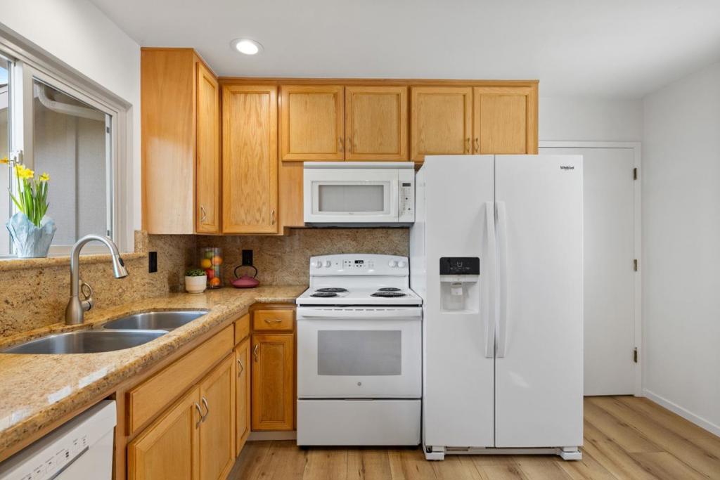 691 Fernwood Avenue Property Photo 15