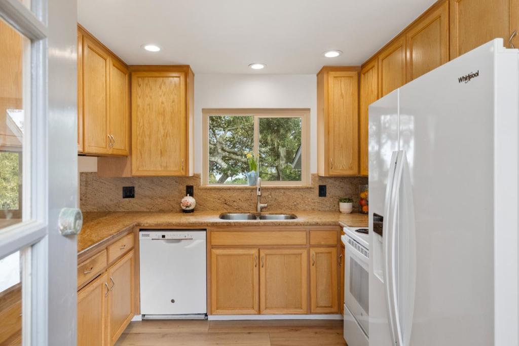 691 Fernwood Avenue Property Photo 16