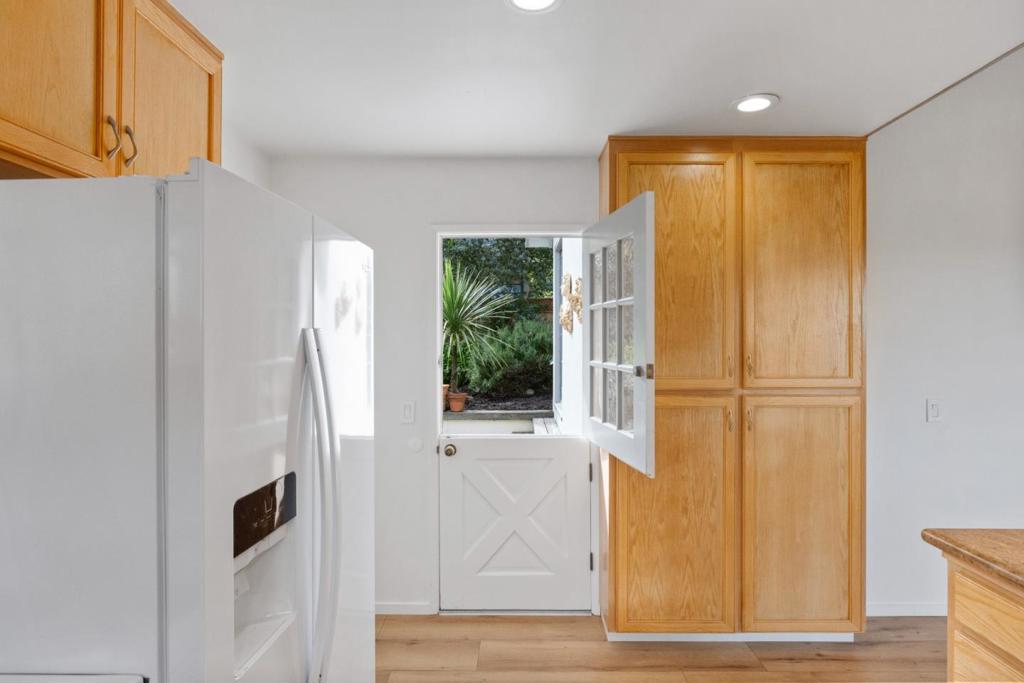 691 Fernwood Avenue Property Photo 17