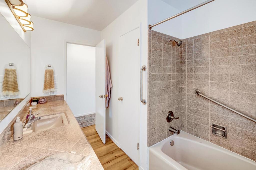 691 Fernwood Avenue Property Photo 25