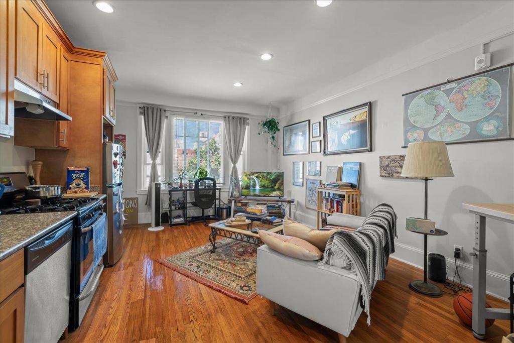 425 Hyde Street Property Photo 16