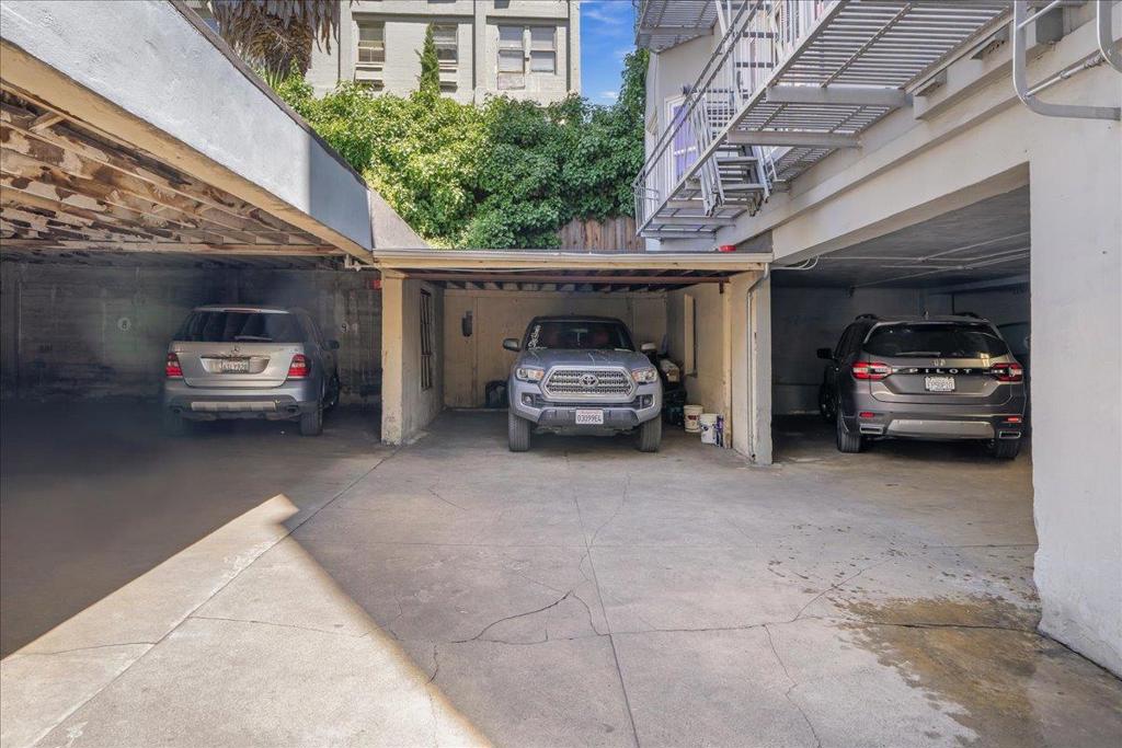 425 Hyde Street Property Photo 22