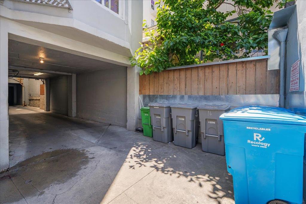 425 Hyde Street Property Photo 23