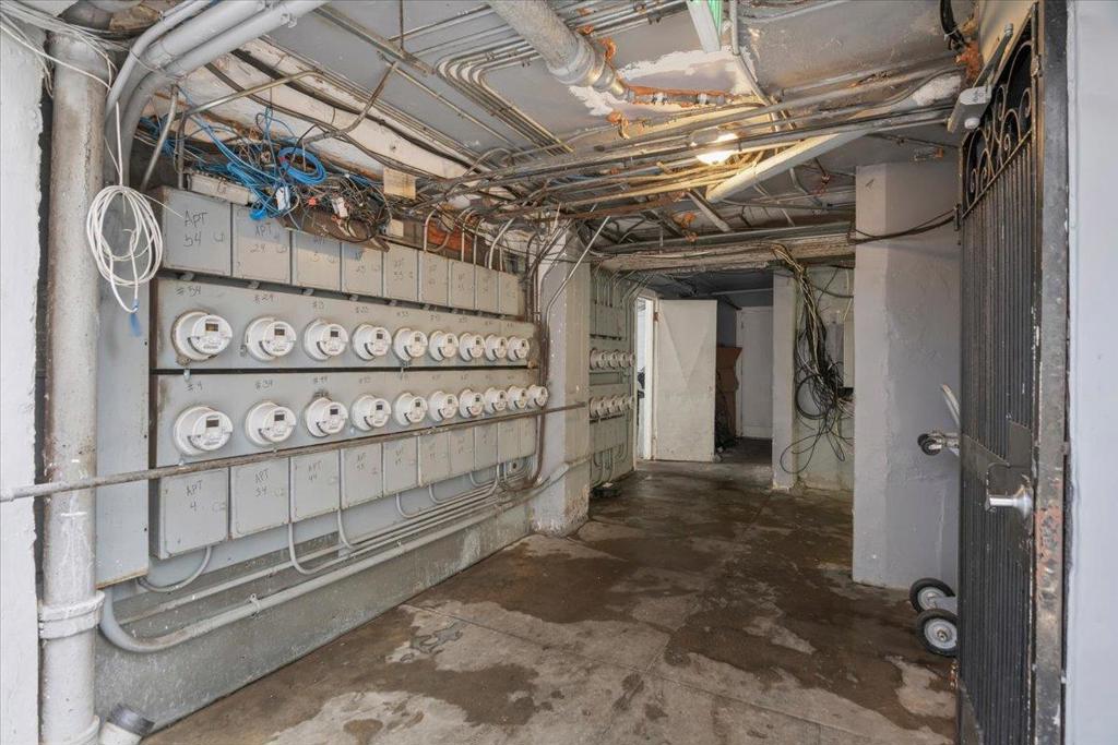 425 Hyde Street Property Photo 25