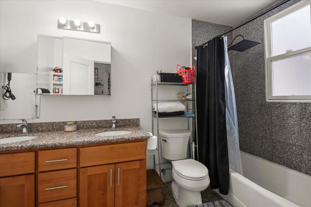 425 Hyde Street Property Photo 26