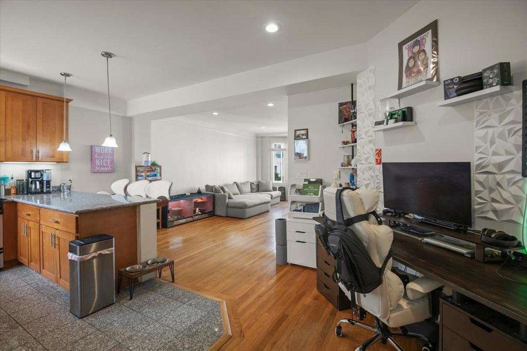 425 Hyde Street Property Photo 27