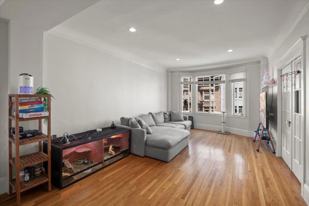 425 Hyde Street Property Photo 29