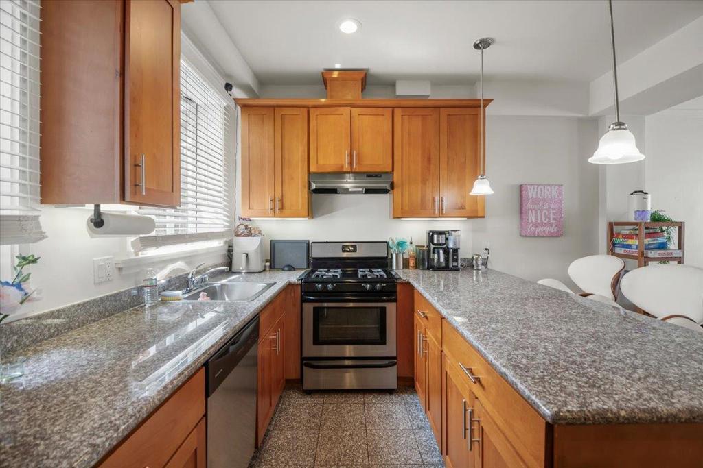 425 Hyde Street Property Photo 31