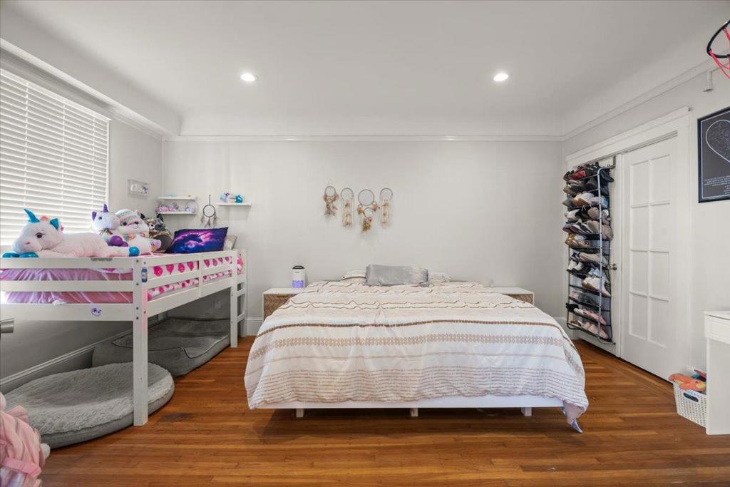 425 Hyde Street Property Photo 32