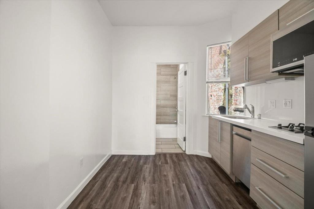 677 Ellis Street Property Photo 3
